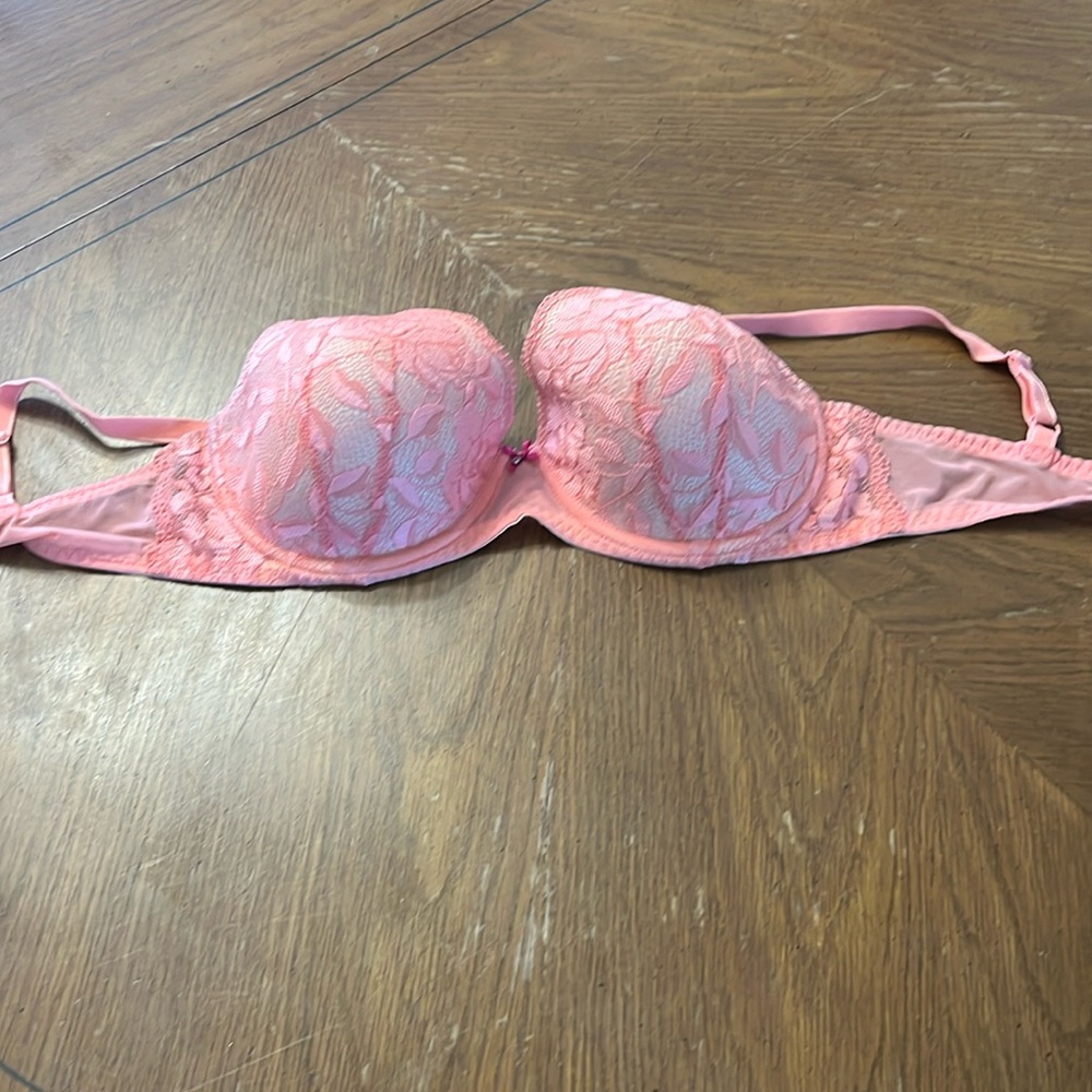 Betsy Johnson pink lace underwire bra size 34DD